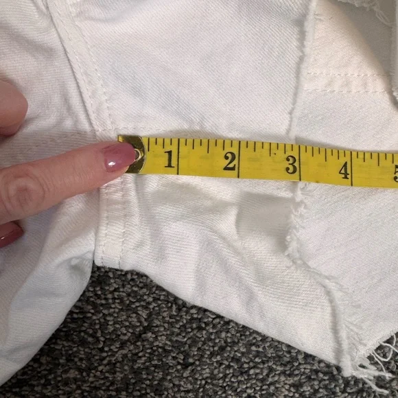 Old Navy Women's Classic High Rise OG White Jean Shorts Size 12 Button Fly NWTS - Picture 11 of 13